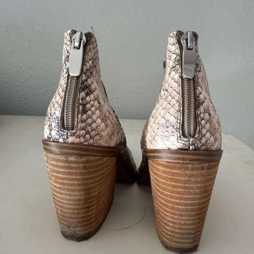 Steve Madden Camryn Snake Bootie Sz 7.5M